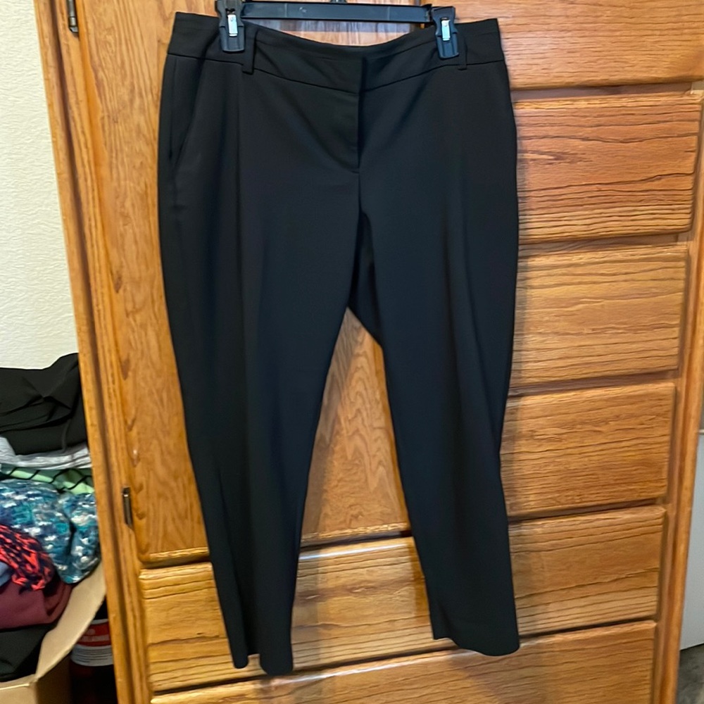 Women’s black crop pants.